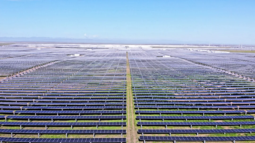 Фотоэлектрические солнечные панели в провинции Цинхай