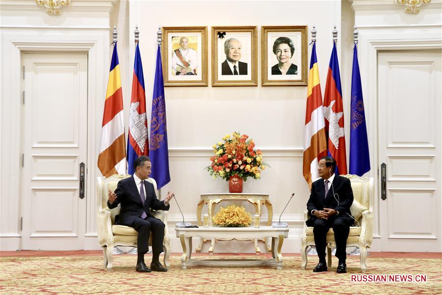 Премьер-министр Камбоджи Хун Сен встретился с Ван И