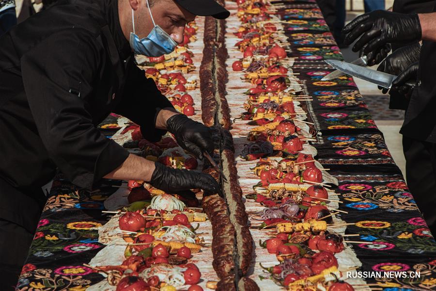 10-метровый кебаб приготовили в Ташкенте