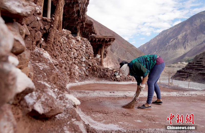 Выпаривание соли в Тибетском АР Китая