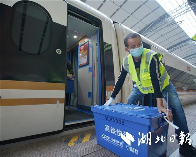 В Китае отправлен первый грузовой высокоскоростной поезд 
