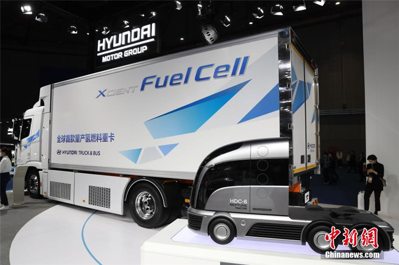 Первый в мире тяжелый грузовик серийного производства на водородном топливе появился на 3-ей Китайской международной импортной выставке