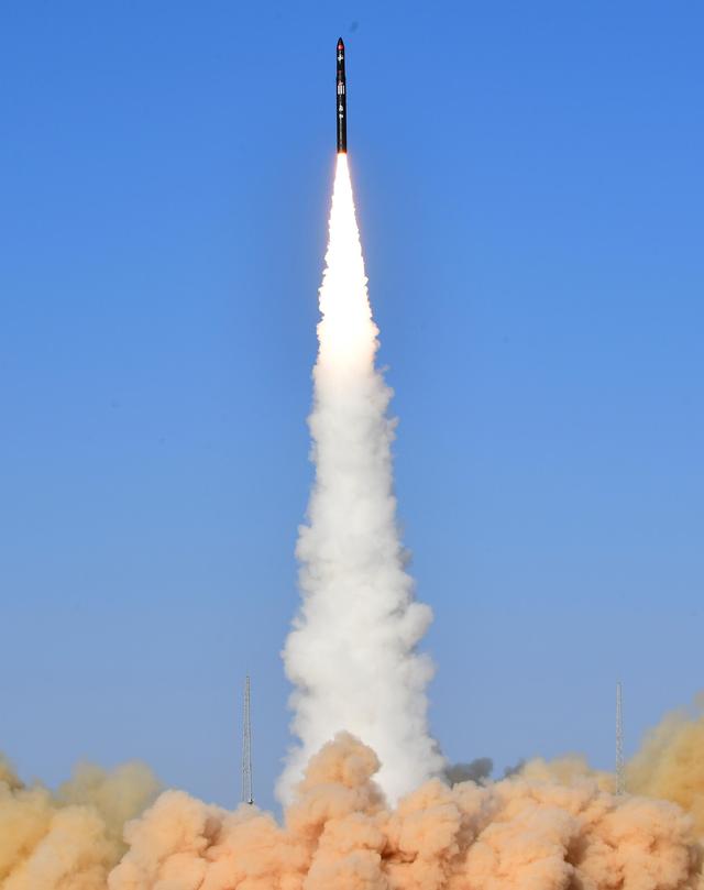 Ракета-носитель коммерческого использования Китая CERES-1 совершила первый полет