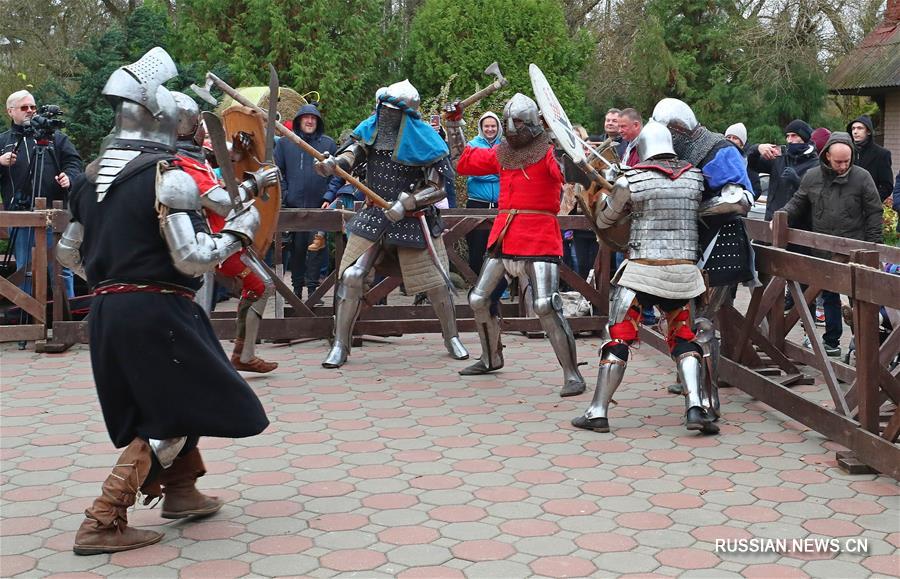 Реконструкция средневековой битвы в музее под Минском