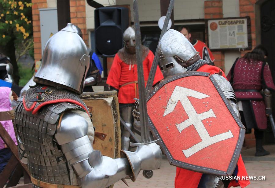 Реконструкция средневековой битвы в музее под Минском