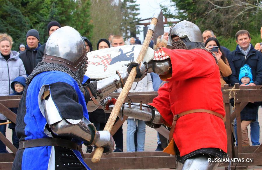 Реконструкция средневековой битвы в музее под Минском