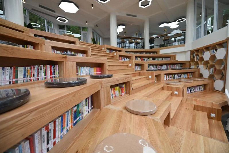 В Чунцине открыта первая в Китае библиотека в зоне обслуживания на скоростной автомагистрали