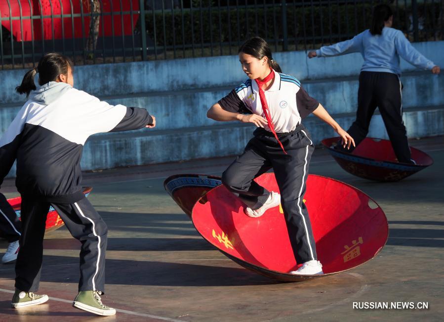 Учащихся в провинции Чжэцзян знакомят с традициями физической культуры народности шэ