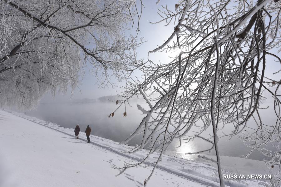 Узоры изморози на берегах реки Муданьцзян