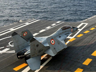 Двухместный учебно-тренировочный самолет МиГ-29К ВМС Индии потерпел крушение