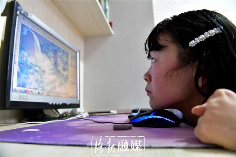 Китаянка с церебральным параличом стала писательницей