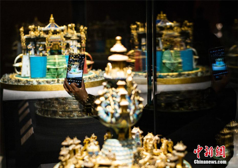 В Пекине открылась выставка ритуальных принадлежностей императорского двора