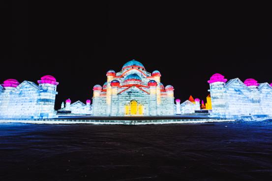 Парк "Большой мир льда и снега" открылся в Харбине