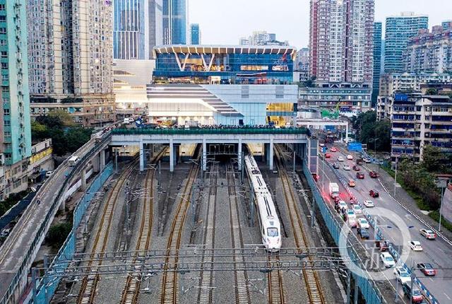 В Чунцине построен первый в Китае торговый центр на высокоскоростной железнодорожной станции