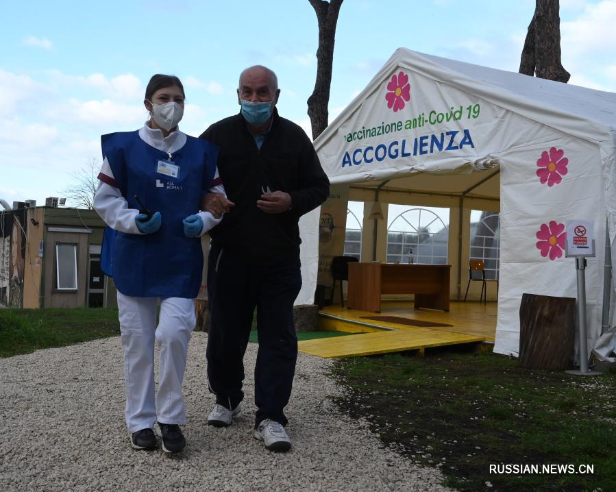 В Италии началась вакцинация от COVID-19 лиц в возрасте 80 лет и старше
