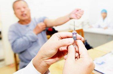 В Пекине началась вакцинация пожилых людей от коронавируса