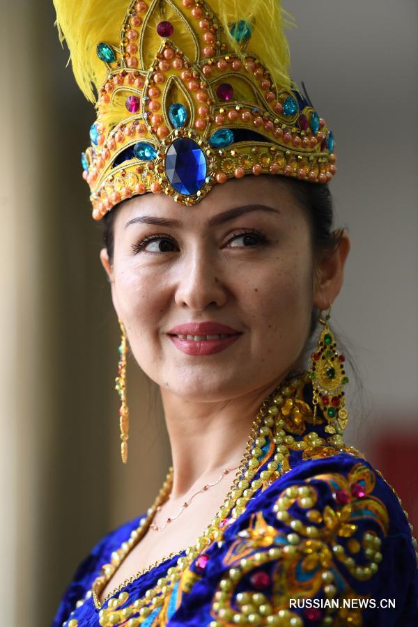 Амина Юсуф -- начинающий хореограф национальных танцев из Кашгара