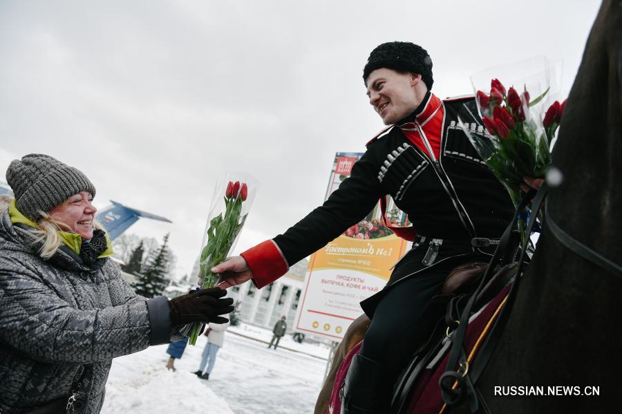 В Москве "рыцари на лошадях" поздравили женщин с 8 марта