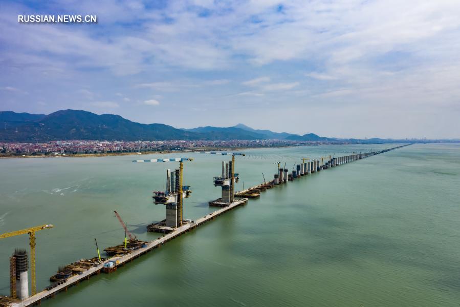 Завершено возведение опор большого моста на ВСЖД Фучжоу-Сямэнь
