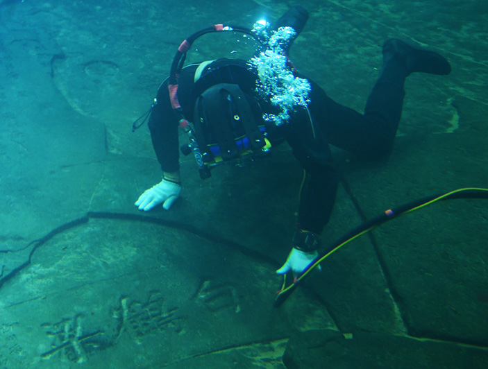 Началась очистка подводного музея «Байхэлян» в Чунцине