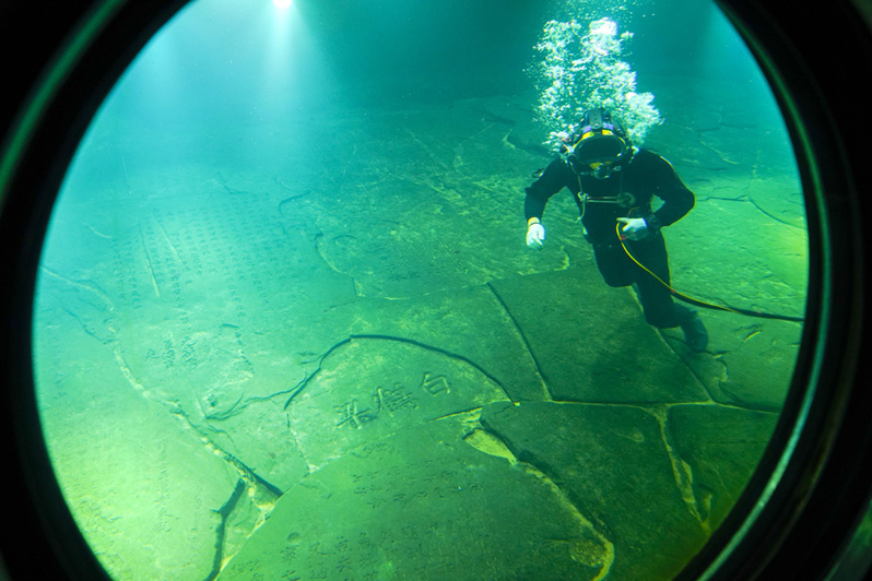 Началась очистка подводного музея «Байхэлян» в Чунцине