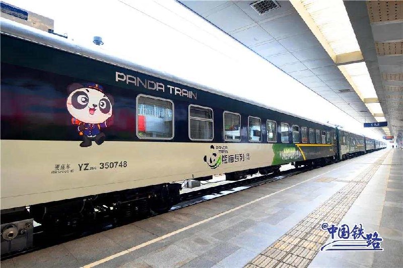 Первый в Китае тематический “панда-поезд” был введен в эксплуатацию