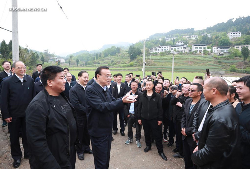 Ли Кэцян призвал укреплять динамику роста экономики для гарантии базовых условий жизни народа