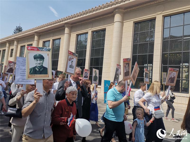 В Пекине прошла акция “Бессмертный полк”