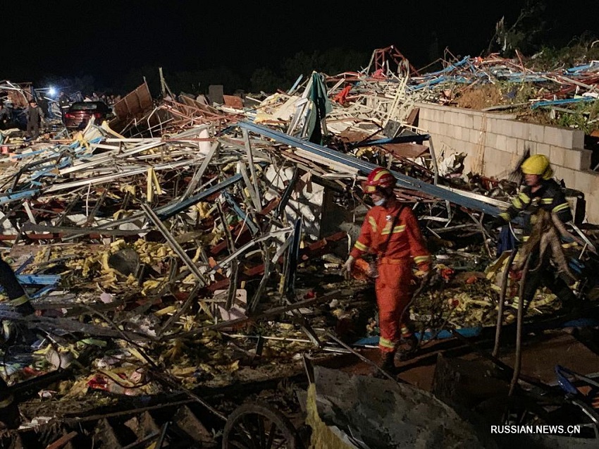 Шестеро пропали без вести, 41 человек получил травмы в результате обрушения торнадо на китайский город Ухань