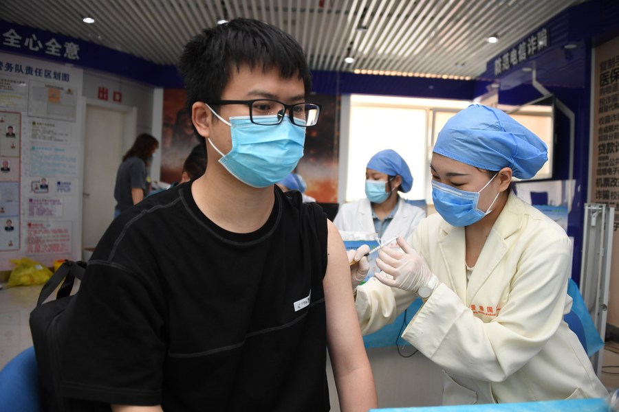 В Китае введено свыше 560 млн доз вакцин против COVID-19