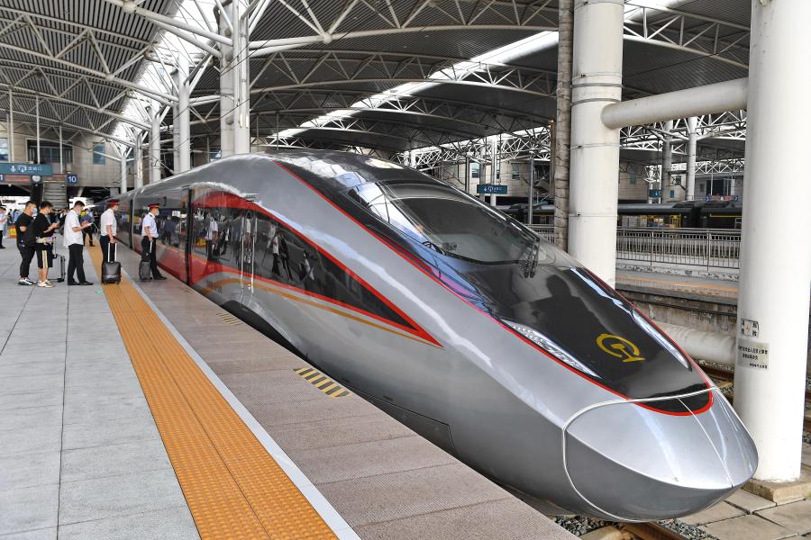 В Китае начали функционировать "умные" высокоскоростные поезда нового поколения