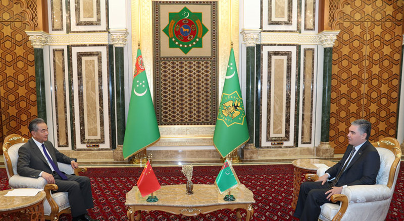 Президент Туркменистана Г. Бердымухамедов провел встречу с Ван И