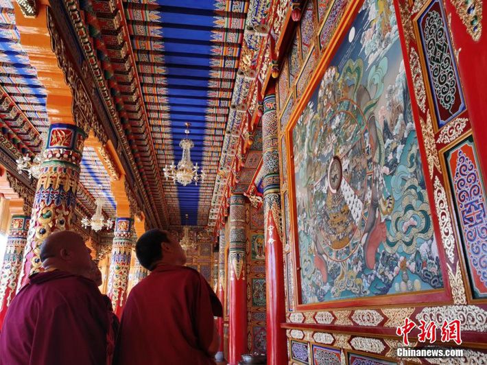 Новый тибетский буддийский храм в Цинхае установил мировой рекорд по площади росписи
