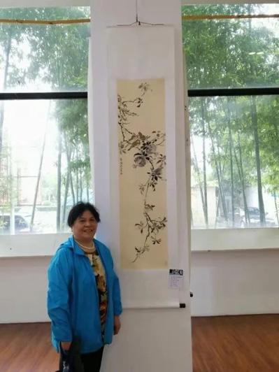 Учиться никогда не поздно: китаянка окончила Китайскую академию искусств в 70 лет