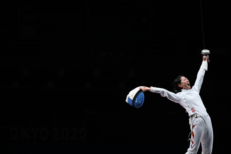 Китайская фехтовальщица Сунь Ивэнь завоевала золотую медаль в женском турнире на Олимпийских играх в Токио