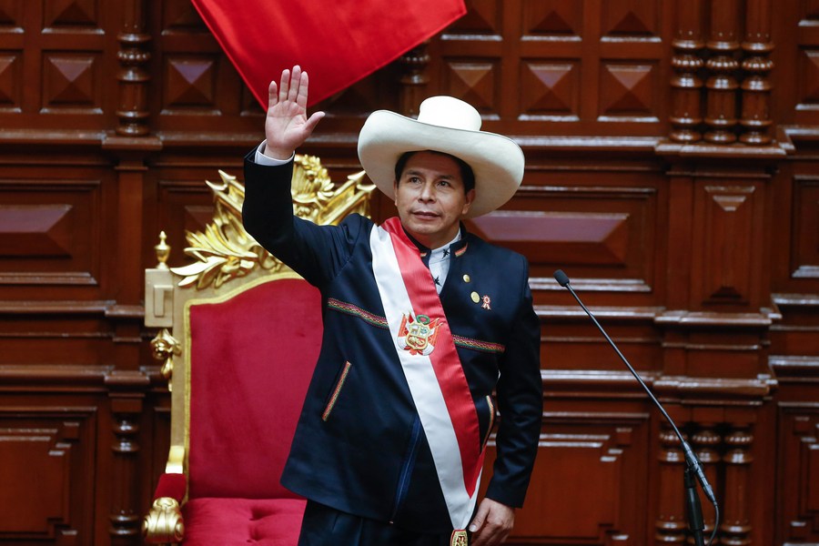 П. Кастильо официально вступил в должность президента Перу