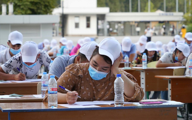 В Узбекистане стартовали вступительные экзамены в вузы на фоне пандемии COVID-19