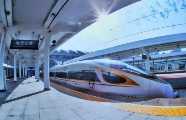 Высокоскоростной поезд «Фусин» впервые провел пробную эксплуатацию в самом восточном и самом холодном районе Китая