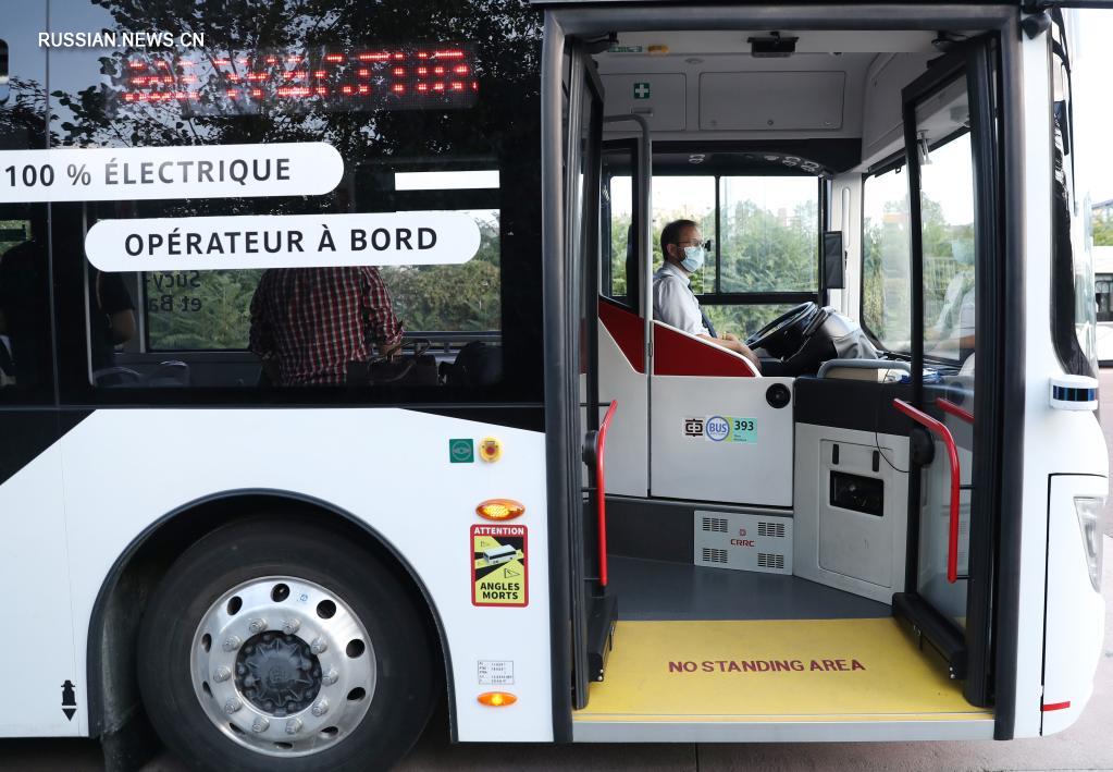 В столице Франции началась тестовая эксплуатация китайского беспилотного автобуса
