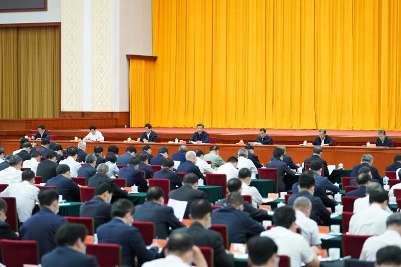 Си Цзиньпин призвал ускорить построение мирового центра кадров и инноваций