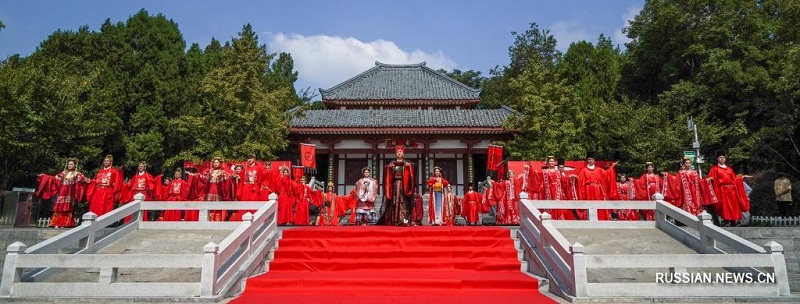 Традиционная китайская свадьба 19 пар в Сюйчжоу