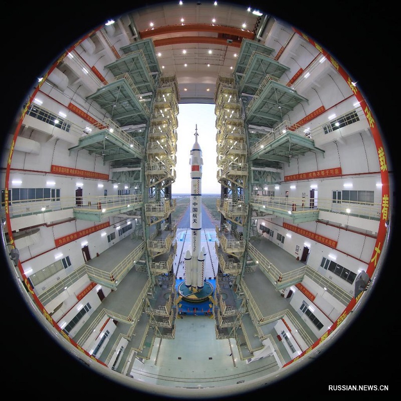 Китай готовится к запуску пилотируемого космического корабля "Шэньчжоу-13"