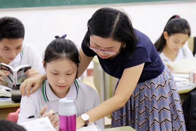 Увеличение заработной платы школьных учителей стало причиной растущей популярности этой должности в Китае