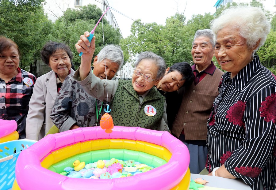Си Цзиньпин подчеркнул важность обеспечения счастливой жизни для пожилых людей