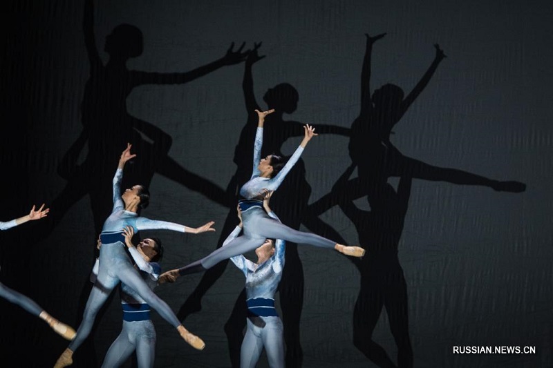 Центральная балетная труппа Китая дала представление в честь героев борьбы с эпидемией