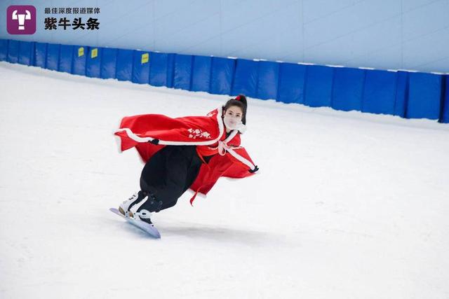 Лыжница в традиционной китайской одежде "Ханьфу" поразила пользователей соцсетей