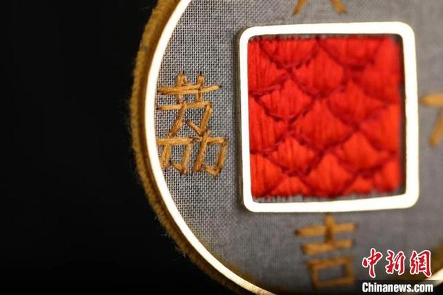 Китаянка усовершенствовала традиционные техники кантонской вышивки