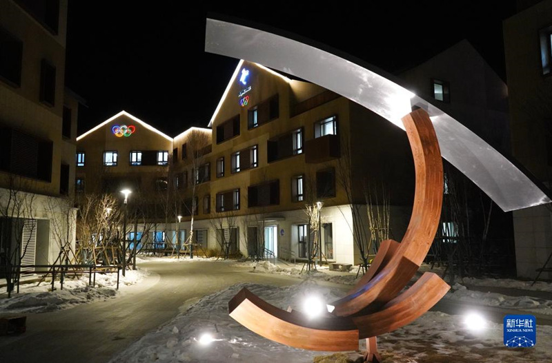 В Олимпийской и Паралимпийской деревне Зимних игр-2022 в Чжанцзякоу впервые зажгли свет