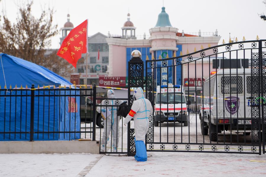 В приграничном городе на севере Китая выявили восемь случаев местного заражения COVID-19