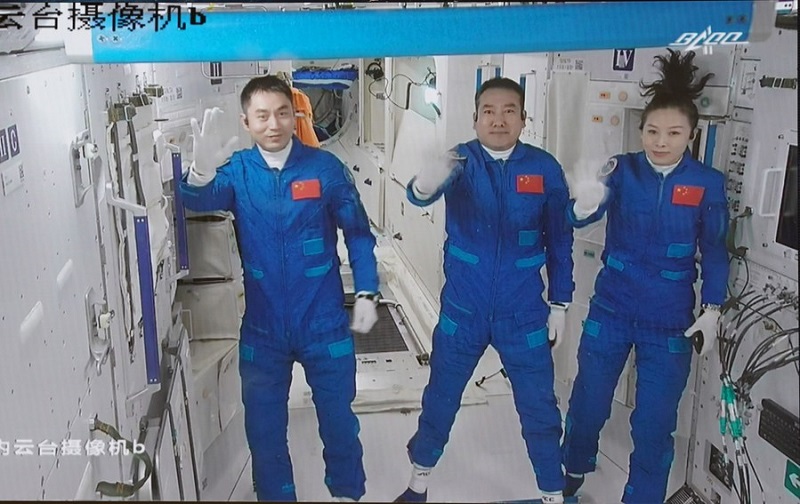 Китай проведет прямую трансляцию первого космического класса с космической станции "Тяньгун"